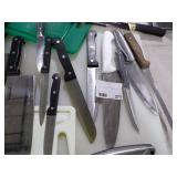 LG LOT ON KITCHEN KNIVES AND CUTTING BOARDS LG LOT ON KITCHEN KNIVES AND CUTTING BOARDS