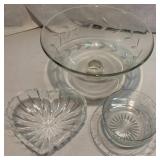 Glass Serving Pieces Lot of 4 Glass Serving Pieces Lot of 4