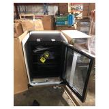 Avanti DESIGNER Series Beverage Center, 126 Can Capacity, in Stainless Steel   Customer Returns See Pictures