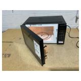 Hamilton Beach 0.9 Cu ft Countertop Microwave Oven, 900 Watts #HB8436127995-02 Hamilton Beach 0.9 Cu ft Countertop Microwave Oven, 900 Watts #HB8436127995-02