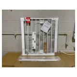 Munchkin Easy Close Pressure Mounted Metal Baby Gate Munchkin Easy Close Pressure Mounted Metal Baby Gate