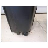 42-45 gallon Rolling garbage bin wi...