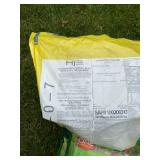 Lot of Lawn Fertilizers and Weed Control Products, Multiple Brands