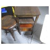 Gorgeous vintage Clawfoot 2-tier en...