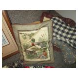 Artwork, pillows and household...