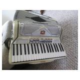 Vintage 120 Bass Accordion with loc...