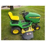 John Deere X324 Lawn Tractor AWS John Deere X324 Lawn Tractor AWS