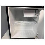 Igloo Mini Fridge 1.7 Cubit Feet. Perfect for College Dorm, Man Cave, She Shed and more.