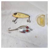 Eppinger Red Eye Wiggler & Shakespeare Vintage Wooden River Pup in Original Case Eppinger Red Eye Wiggler & Shakespeare Vintage Wooden River Pup in Original Case