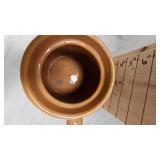 Bean Pot, USA, no visible Cracks/Chips Noticed Bean Pot, USA, no visible Cracks/Chips Noticed