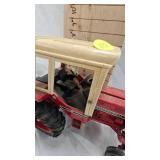 1/16th Scale Ertl International 1086 Tri-Stripe Tractor(Ertl Prestige Collection) 1/16th Scale Ertl International 1086 Tri-Stripe Tractor(Ertl Prestige Collection)