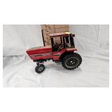 1/16th Scale Ertl International Harvester 5088Tractor(Ertl Prestige Collection) 1/16th Scale Ertl International Harvester 5088Tractor(Ertl Prestige Collection)