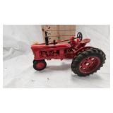 1/16th Ertl McCormick Farmall H Tractor 1/16th Ertl McCormick Farmall H Tractor