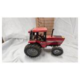 1/16th Ertl International Harvester 5288 MFWD Tractor (Ertl Prestige Collection) 1/16th Ertl International Harvester 5288 MFWD Tractor (Ertl Prestige Collection)