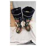 Northern Cree Floral Beaded Mukluks, Late 20th Century Northern Cree Floral Beaded Mukluks, Late 20th Century