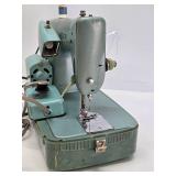 Working Vintage SINGER Sewing Machine w/Case