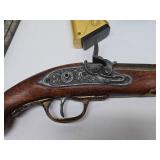 Large Lot of Assorted Vintage & Newer Toy Guns etc