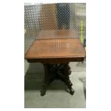 Fancy Cross-legged Side Table