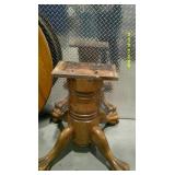 Fancy Leaf Insert Round Table