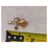 10K Gold Floral Shaped Pendant 10K Gold Floral Shaped Pendant