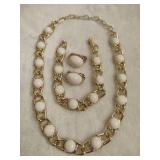 Vintage White & Gold Tone Jewelry Set Vintage White & Gold Tone Jewelry Set