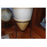 Stoneware Vase on Stand Stoneware Vase on Stand