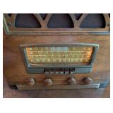 Vintage Coronado 1040-A Tube Radio Vintage Coronado 1040-A Tube Radio