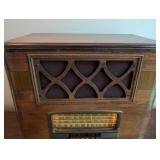 Vintage Coronado 1040-A Tube Radio Vintage Coronado 1040-A Tube Radio
