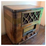 Vintage Coronado 1040-A Tube Radio Vintage Coronado 1040-A Tube Radio