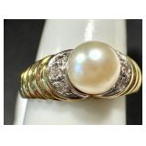 Vintage 14k Gold Ring with Pearl and Diamonds Vintage 14k Gold Ring with Pearl and Diamonds
