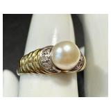 Vintage 14k Gold Ring with Pearl and Diamonds Vintage 14k Gold Ring with Pearl and Diamonds