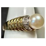 Vintage 14k Gold Ring with Pearl and Diamonds Vintage 14k Gold Ring with Pearl and Diamonds
