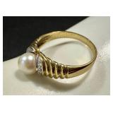 Vintage 14k Gold Ring with Pearl and Diamonds Vintage 14k Gold Ring with Pearl and Diamonds