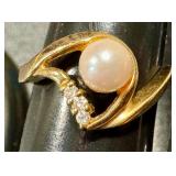 14k Gold Pearl and Diamond Ring, Size 7.5 14k Gold Pearl and Diamond Ring, Size 7.5