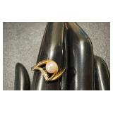 14k Gold Pearl and Diamond Ring, Size 7.5 14k Gold Pearl and Diamond Ring, Size 7.5