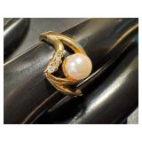 14k Gold Pearl and Diamond Ring, Size 7.5 14k Gold Pearl and Diamond Ring, Size 7.5