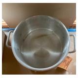 13" Alum Pot with lid 13" Alum Pot with lid