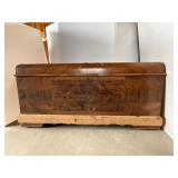 Vintage Cedar Chest  (Hane) Vintage Cedar Chest  (Hane)