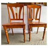 2 Vintage wooden chairs 2 Vintage wooden chairs