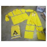 (EW2) 2 New Abel Rain Jacket and Pa... (EW2) 2 New Abel Rain Jacket and Pa...