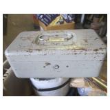 (BR2) Large Tote Full of Misc Inclu... (BR2) Large Tote Full of Misc Inclu...
