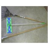 (BR2) Swiffer Mop, Yard Rake and Mo... (BR2) Swiffer Mop, Yard Rake and Mo...