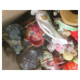 (EW5) Assortment of Decor Figures E... (EW5) Assortment of Decor Figures E...