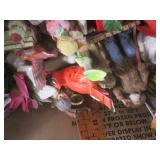 (EW5) Assortment of Decor Figures E... (EW5) Assortment of Decor Figures E...