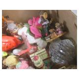 (EW5) Assortment of Decor Figures E... (EW5) Assortment of Decor Figures E...