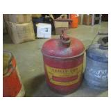 (EW4) 4 Vintage Gas/Oil Cans ... (EW4) 4 Vintage Gas/Oil Cans ...
