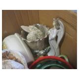 (EW5) Assorted Figures, Clock, 2 Wo... (EW5) Assorted Figures, Clock, 2 Wo...