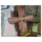 (EW5) Assorted Figures, Clock, 2 Wo... (EW5) Assorted Figures, Clock, 2 Wo...