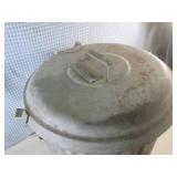 (EC1) Vintage Metal Waste/Ash Can w... (EC1) Vintage Metal Waste/Ash Can w...