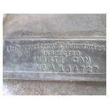(EC1) Vintage Metal Waste/Ash Can w... (EC1) Vintage Metal Waste/Ash Can w...